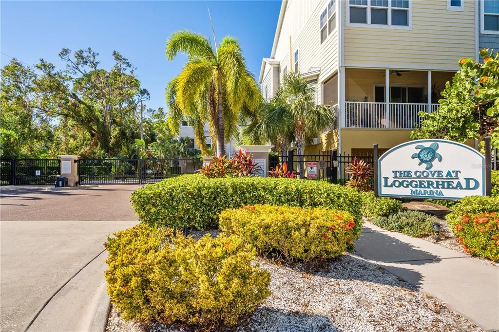 出租: $3,450 (4 贝兹, 3 浴室, 1970 平方英尺)