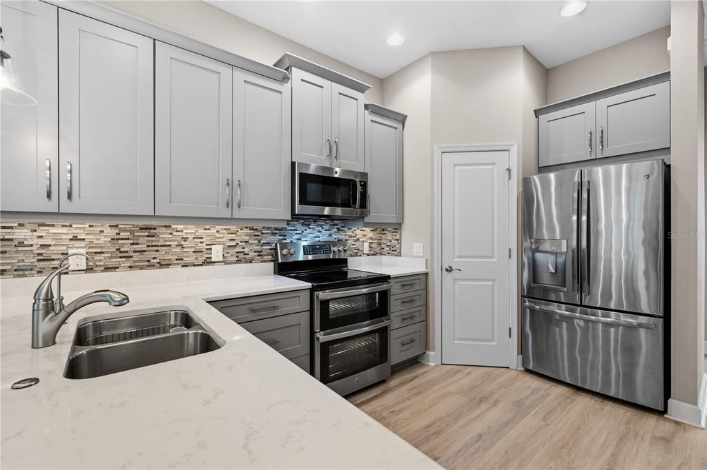 出租: $3,450 (4 贝兹, 3 浴室, 1970 平方英尺)