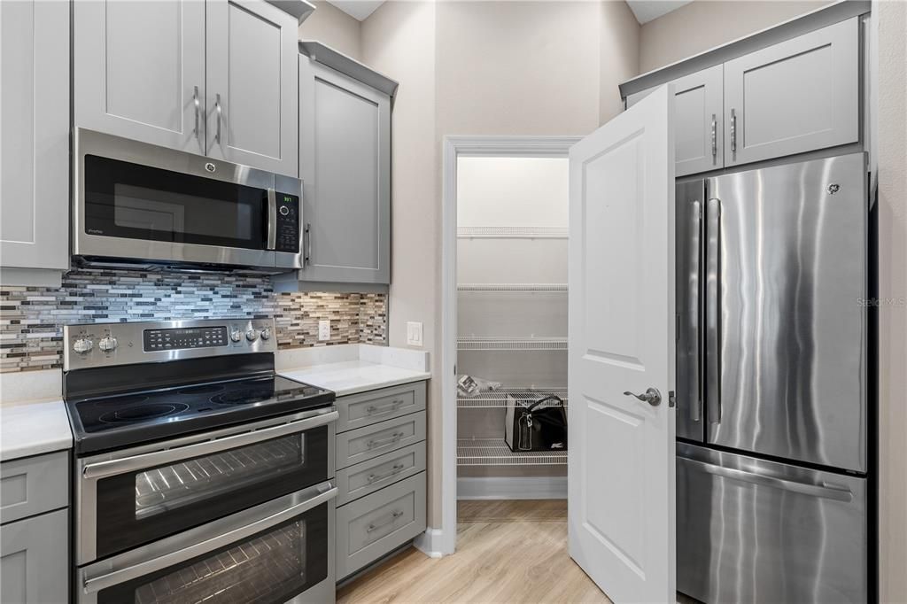 出租: $3,450 (4 贝兹, 3 浴室, 1970 平方英尺)