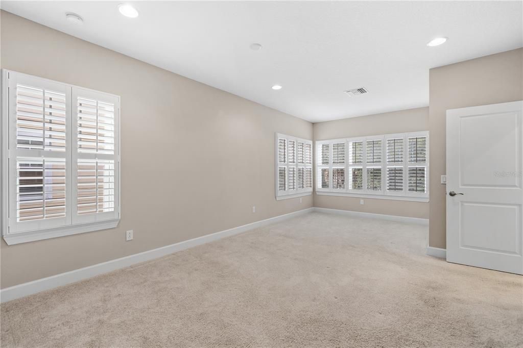 出租: $3,450 (4 贝兹, 3 浴室, 1970 平方英尺)