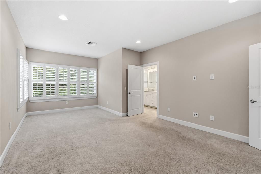 出租: $3,450 (4 贝兹, 3 浴室, 1970 平方英尺)