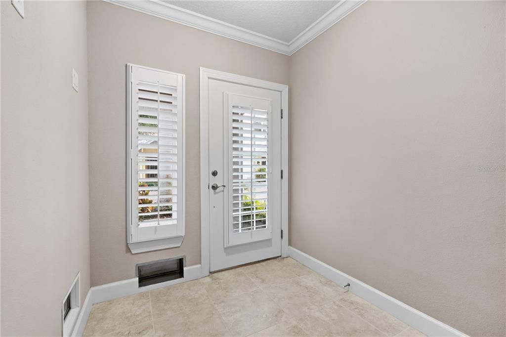 出租: $3,450 (4 贝兹, 3 浴室, 1970 平方英尺)