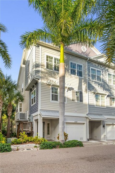 出租: $3,450 (4 贝兹, 3 浴室, 1970 平方英尺)