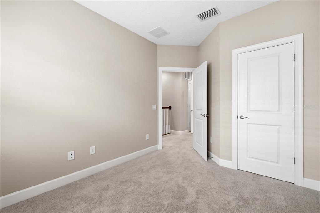 出租: $3,450 (4 贝兹, 3 浴室, 1970 平方英尺)