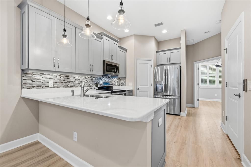 出租: $3,450 (4 贝兹, 3 浴室, 1970 平方英尺)