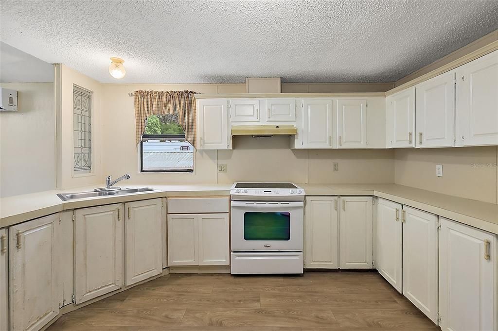 En Renta: $2,100 (3 camas, 2 baños, 1664 Pies cuadrados)