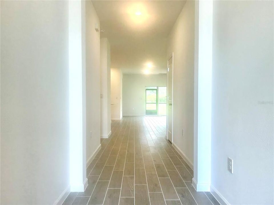 出租: $2,495 (4 贝兹, 3 浴室, 2039 平方英尺)