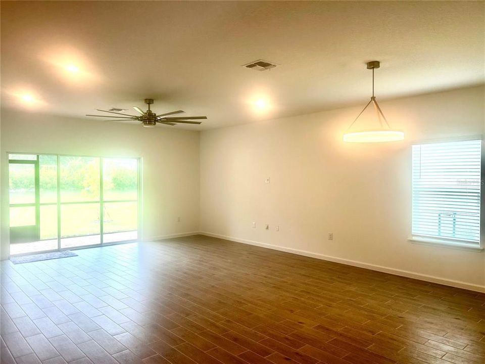 出租: $2,495 (4 贝兹, 3 浴室, 2039 平方英尺)