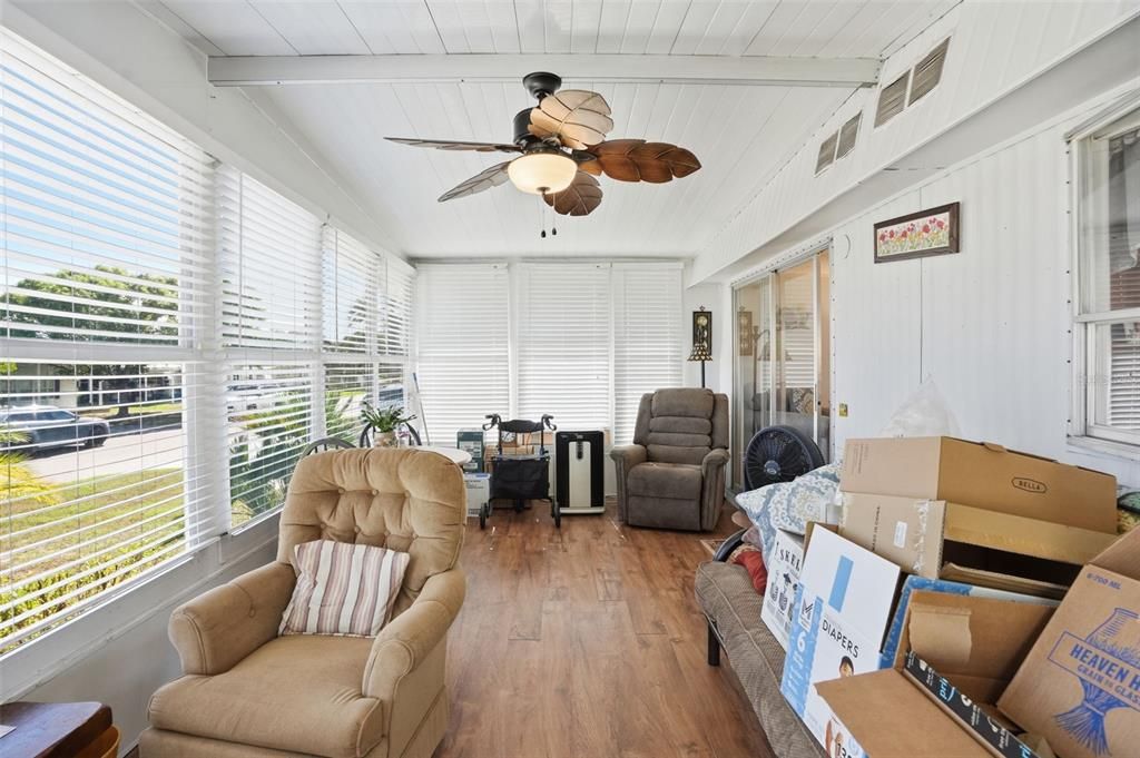 待售: $139,900 (2 贝兹, 2 浴室, 960 平方英尺)