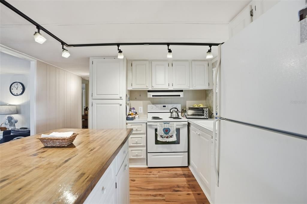 待售: $139,900 (2 贝兹, 2 浴室, 960 平方英尺)