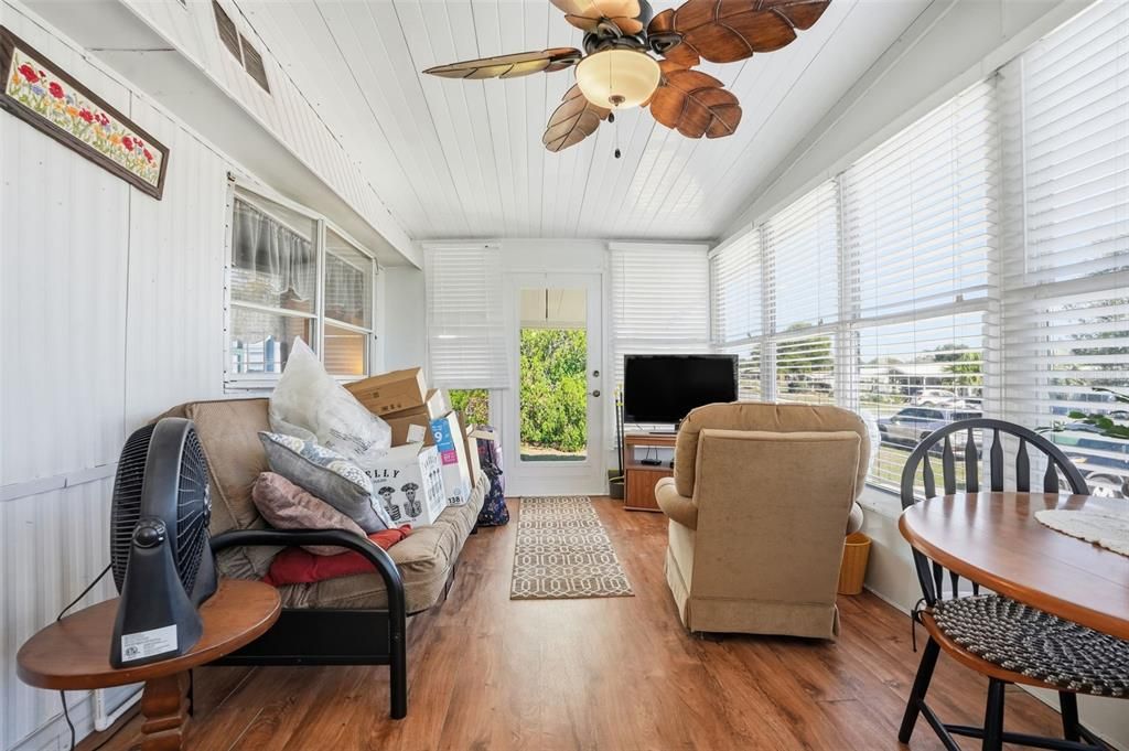 待售: $139,900 (2 贝兹, 2 浴室, 960 平方英尺)