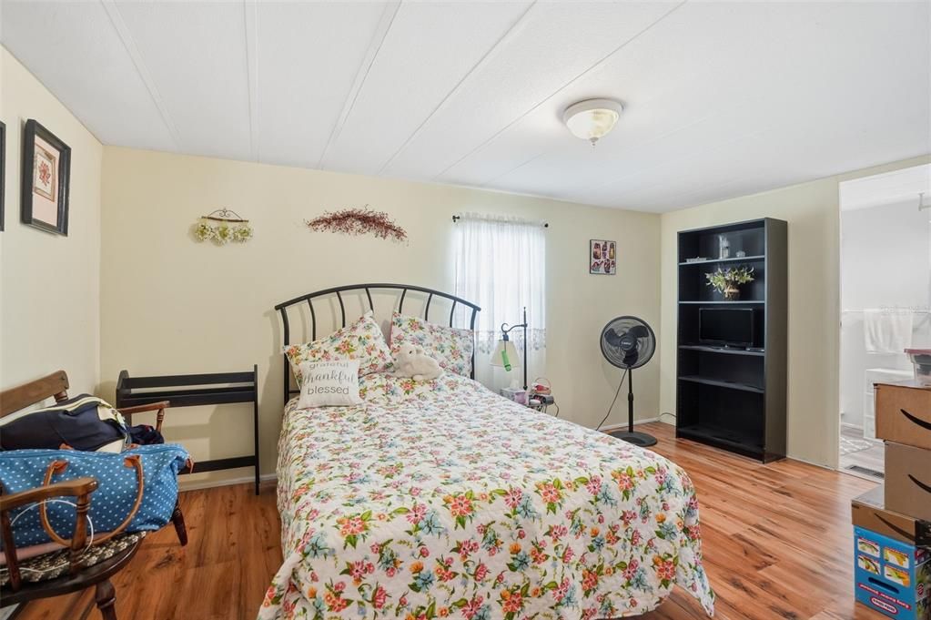 待售: $139,900 (2 贝兹, 2 浴室, 960 平方英尺)