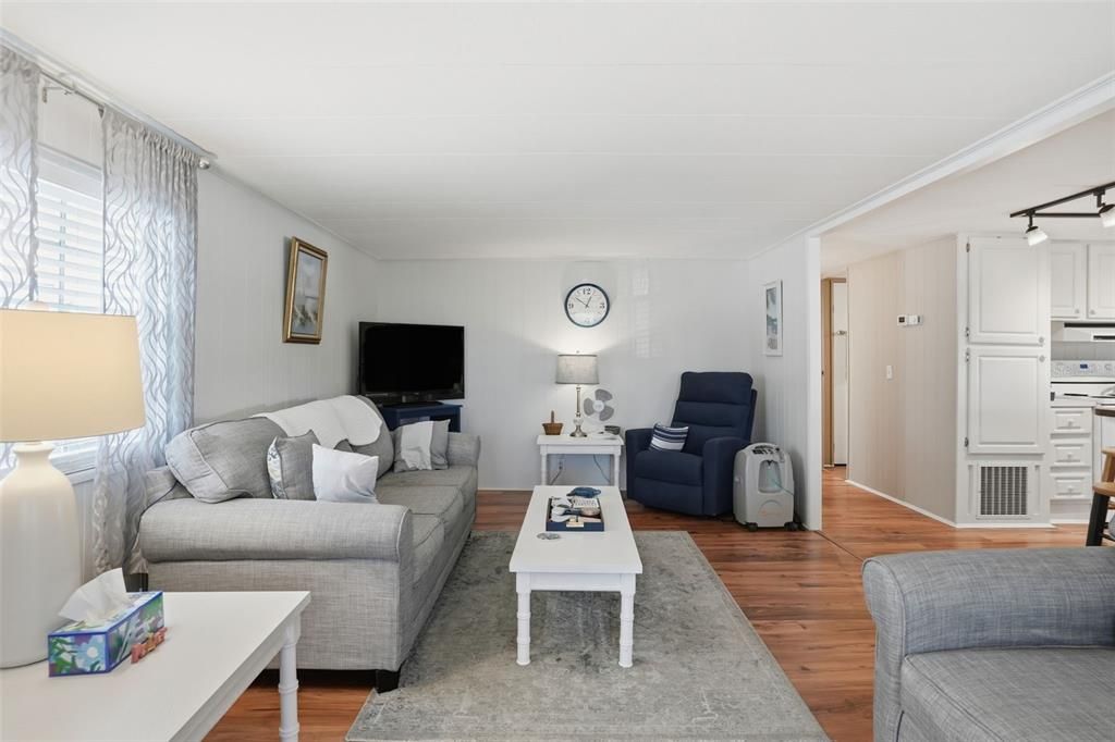 待售: $139,900 (2 贝兹, 2 浴室, 960 平方英尺)