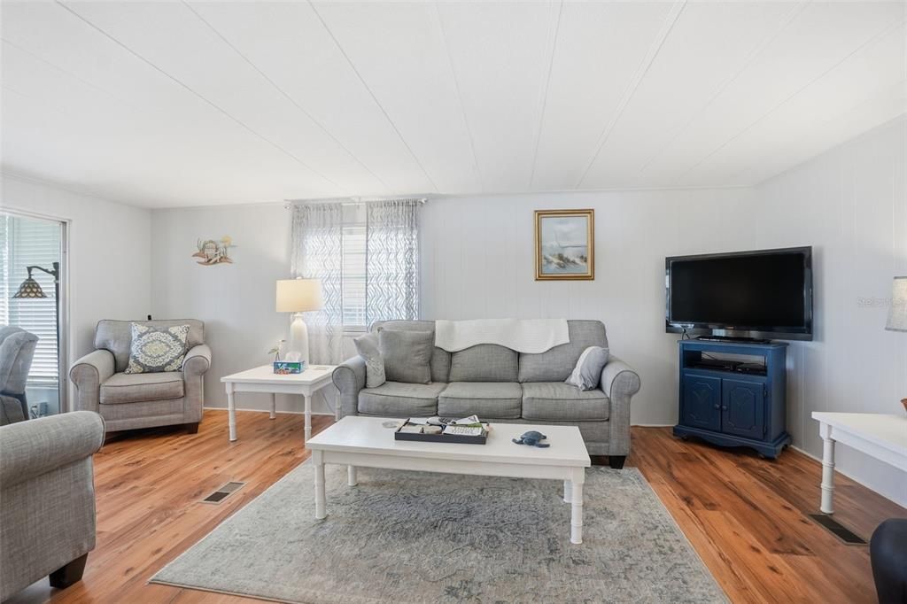 待售: $139,900 (2 贝兹, 2 浴室, 960 平方英尺)