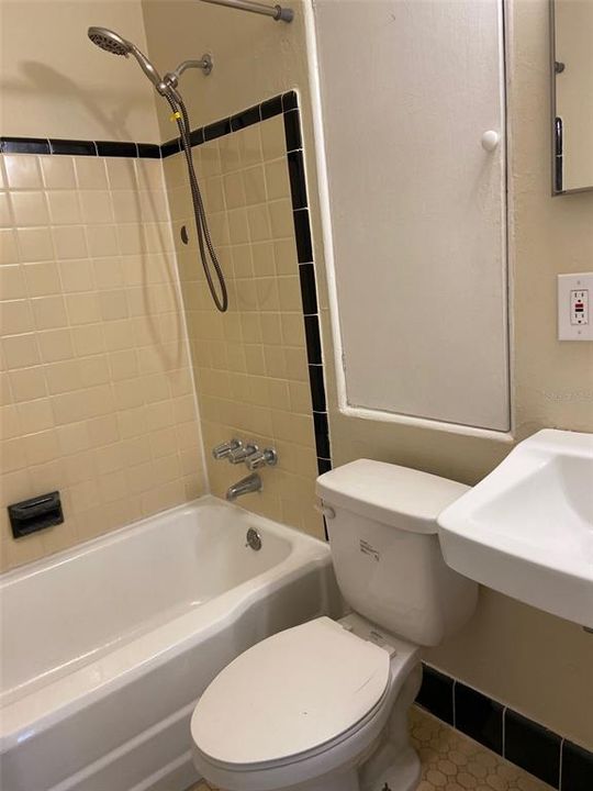 В аренду: $1,050 (1 спален, 1 ванн, 600 Квадратных фут)