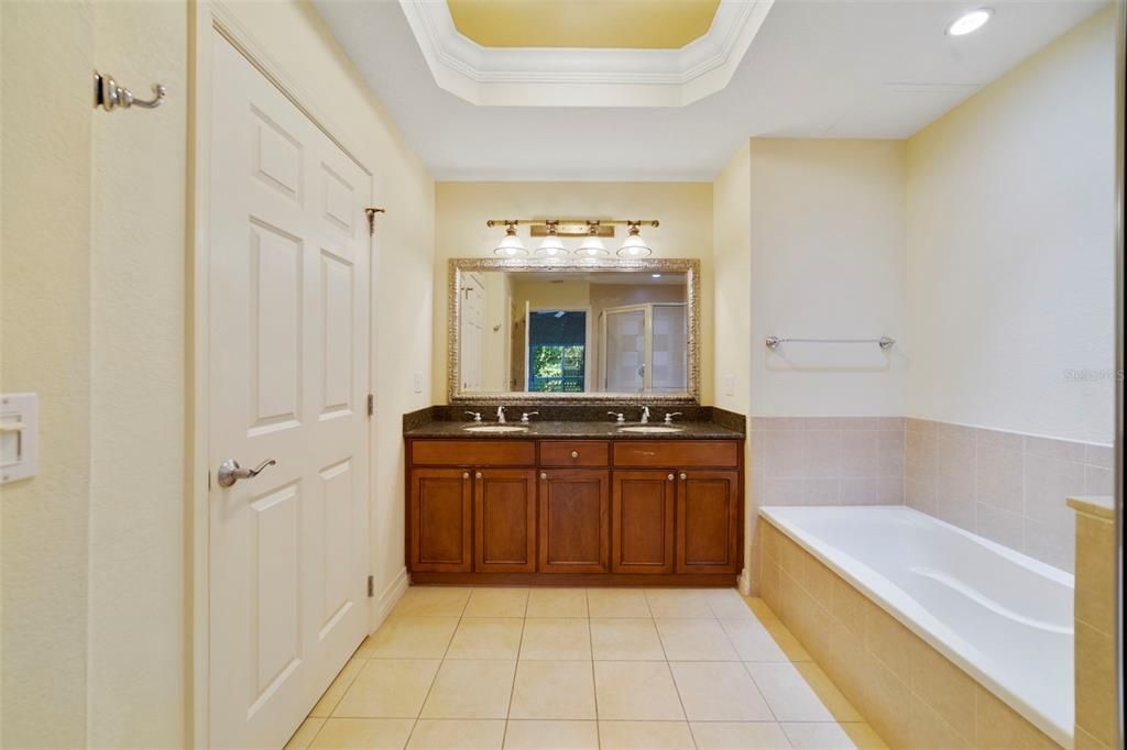 For Sale: $279,000 (3 beds, 3 baths, 1630 Square Feet)