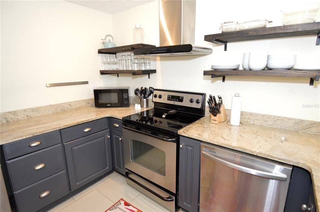 For Rent: $3,250 (2 beds, 2 baths, 1018 Square Feet)