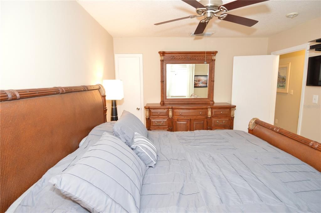 For Rent: $3,250 (2 beds, 2 baths, 1018 Square Feet)