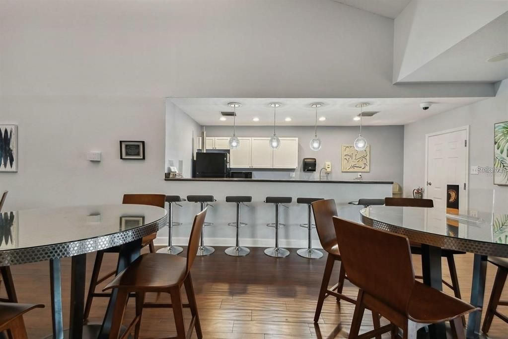 For Rent: $3,250 (2 beds, 2 baths, 1018 Square Feet)