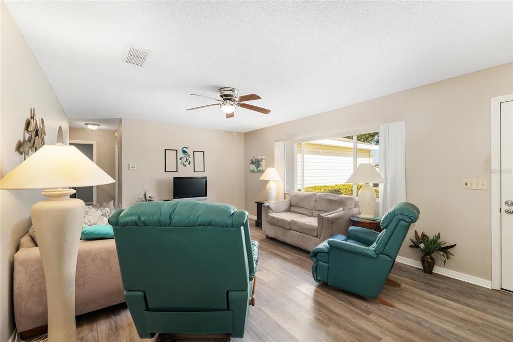 For Sale: $249,000 (2 beds, 2 baths, 1488 Square Feet)