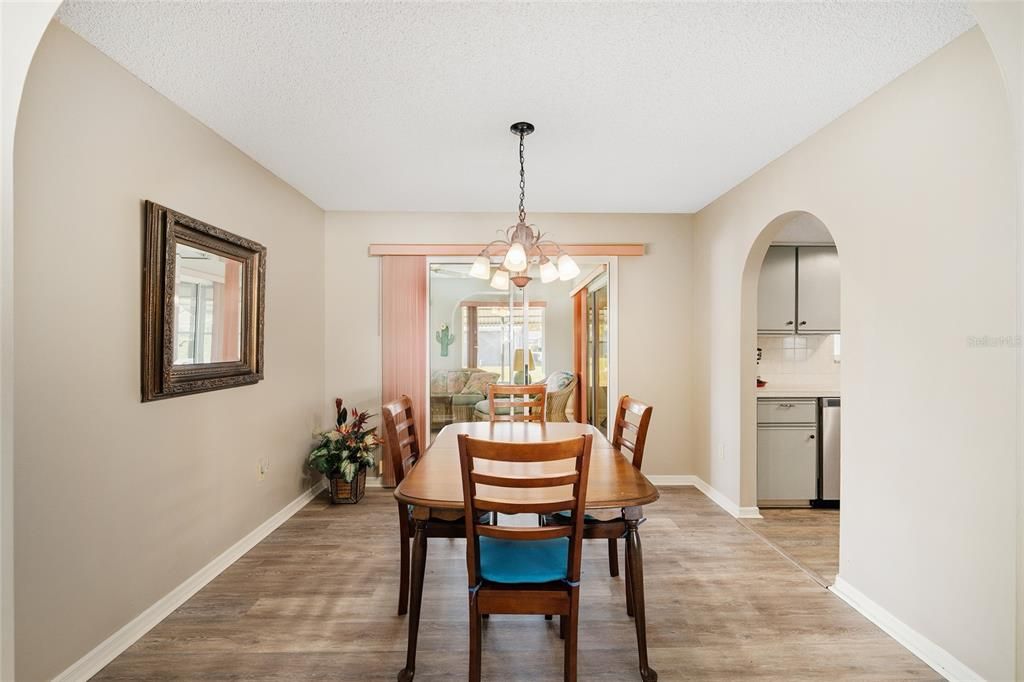 For Sale: $249,000 (2 beds, 2 baths, 1488 Square Feet)