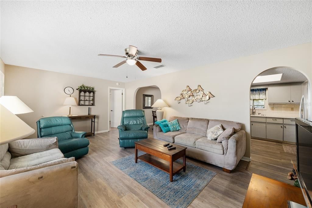 For Sale: $249,000 (2 beds, 2 baths, 1488 Square Feet)