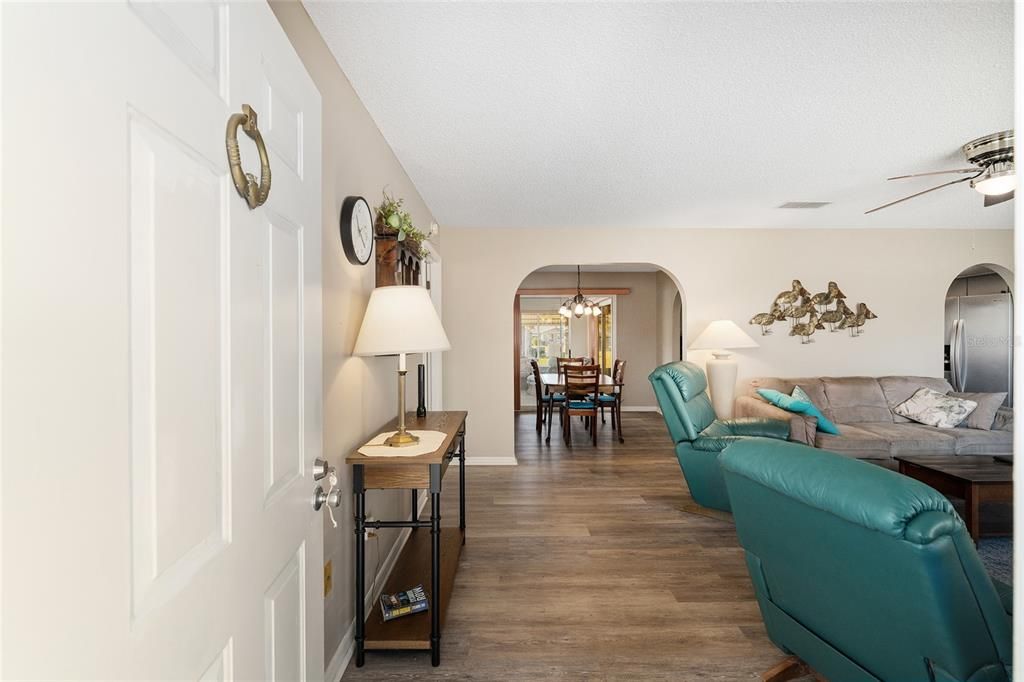 For Sale: $249,000 (2 beds, 2 baths, 1488 Square Feet)