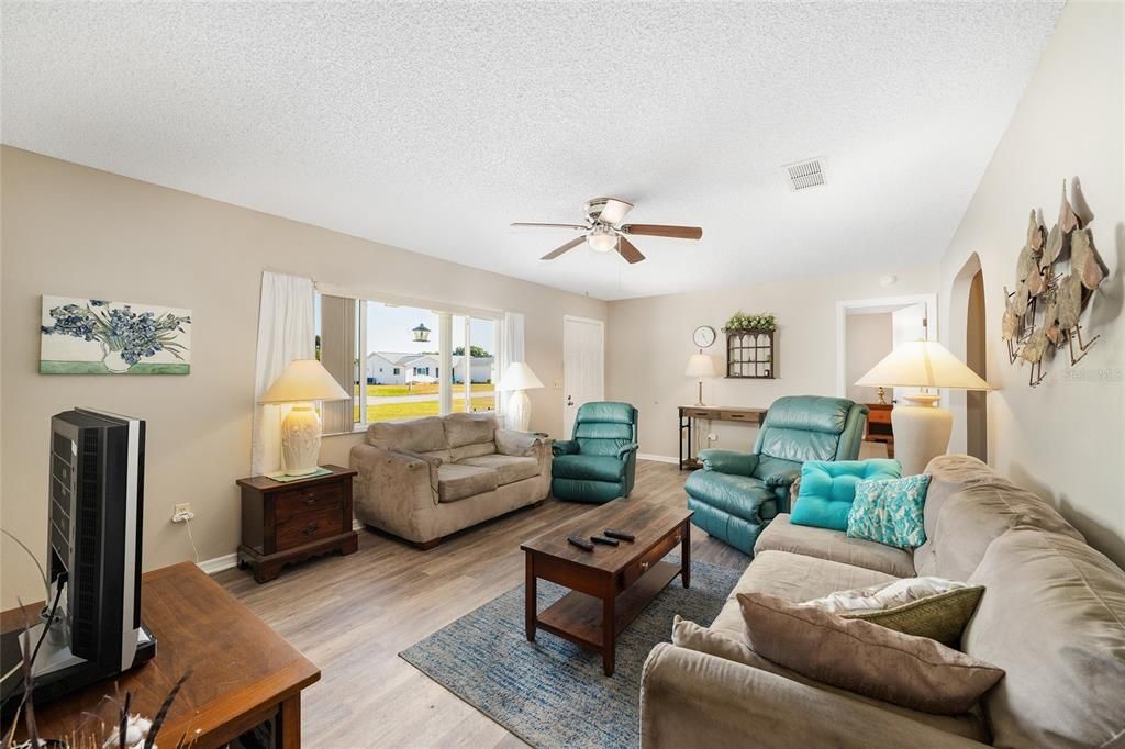 For Sale: $249,000 (2 beds, 2 baths, 1488 Square Feet)