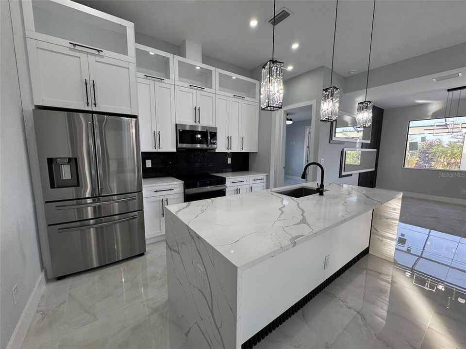 For Sale: $945,500 (4 beds, 4 baths, 2377 Square Feet)