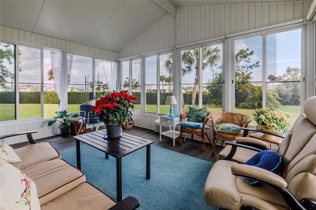 For Sale: $230,000 (2 beds, 2 baths, 1296 Square Feet)