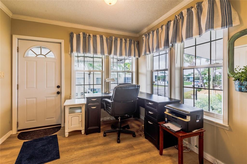 For Sale: $230,000 (2 beds, 2 baths, 1296 Square Feet)