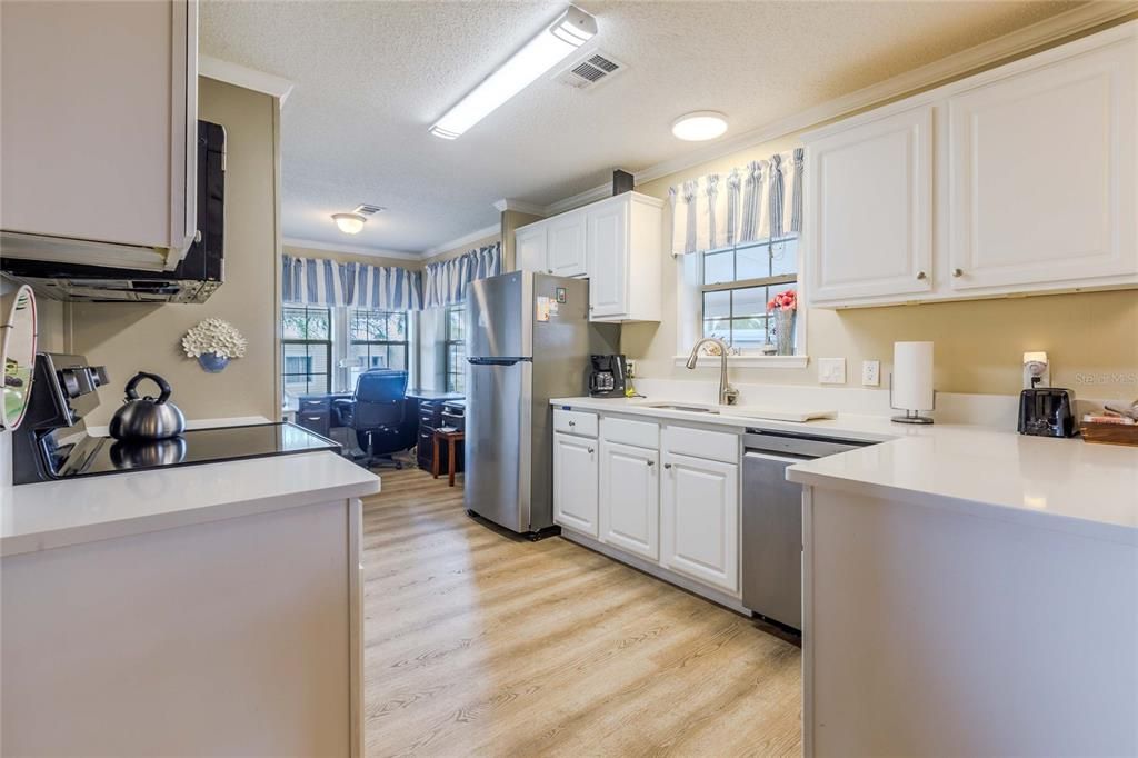 For Sale: $230,000 (2 beds, 2 baths, 1296 Square Feet)