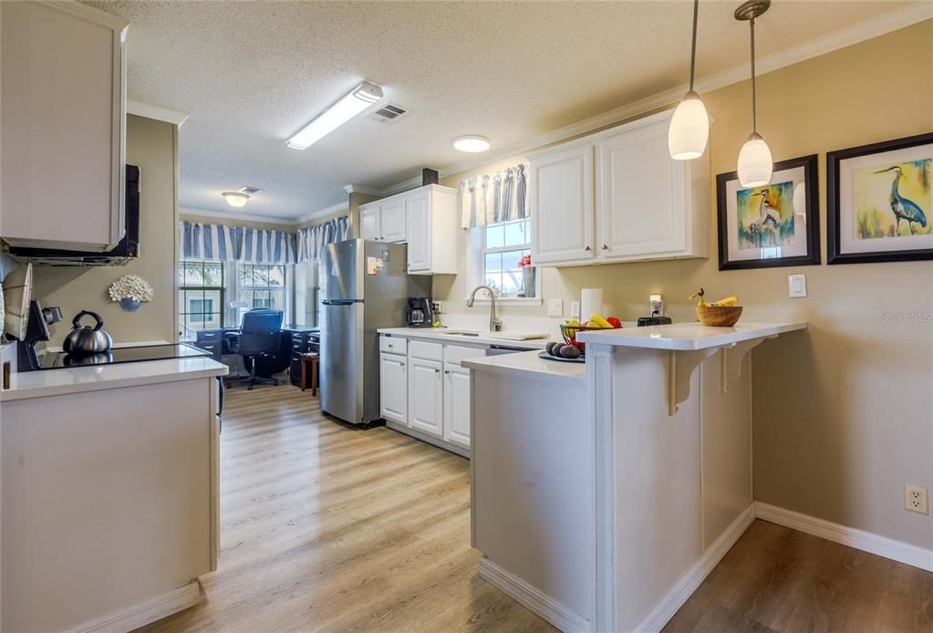 For Sale: $230,000 (2 beds, 2 baths, 1296 Square Feet)