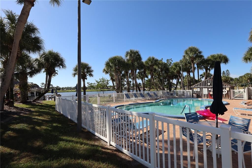 For Sale: $230,000 (2 beds, 2 baths, 1296 Square Feet)