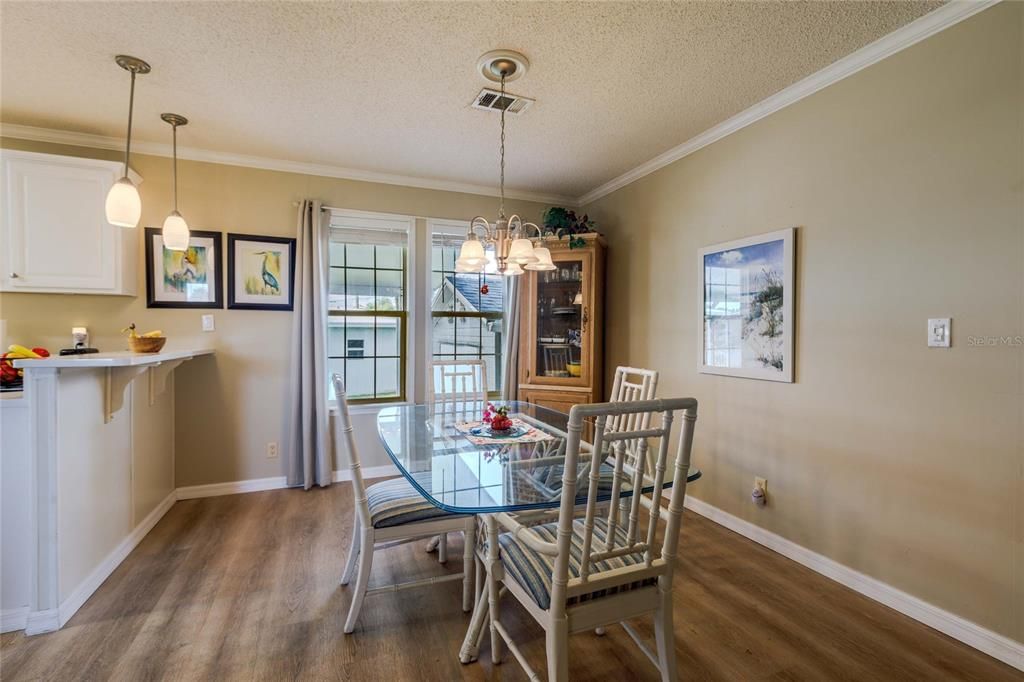 For Sale: $230,000 (2 beds, 2 baths, 1296 Square Feet)