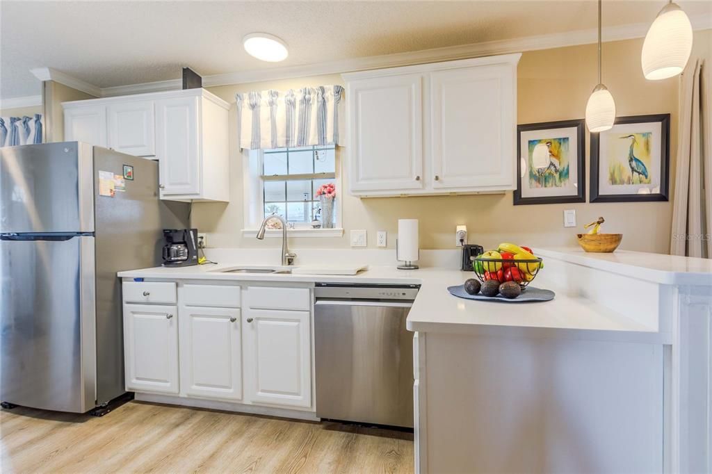 For Sale: $230,000 (2 beds, 2 baths, 1296 Square Feet)