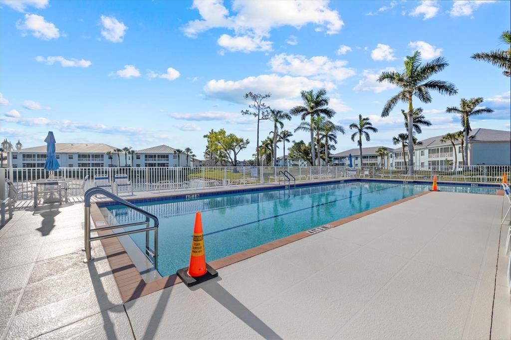 待售: $245,000 (2 贝兹, 2 浴室, 1168 平方英尺)