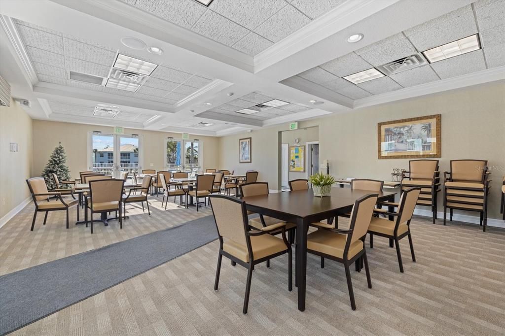 待售: $245,000 (2 贝兹, 2 浴室, 1168 平方英尺)