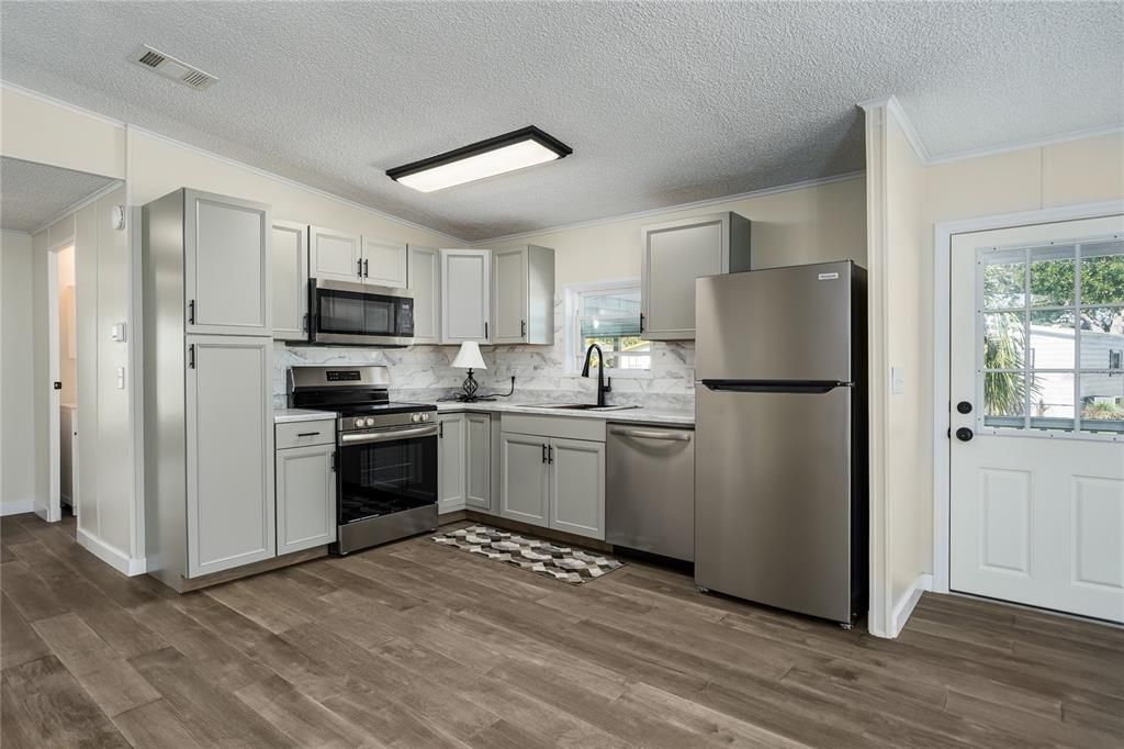 待售: $219,900 (2 贝兹, 2 浴室, 1080 平方英尺)