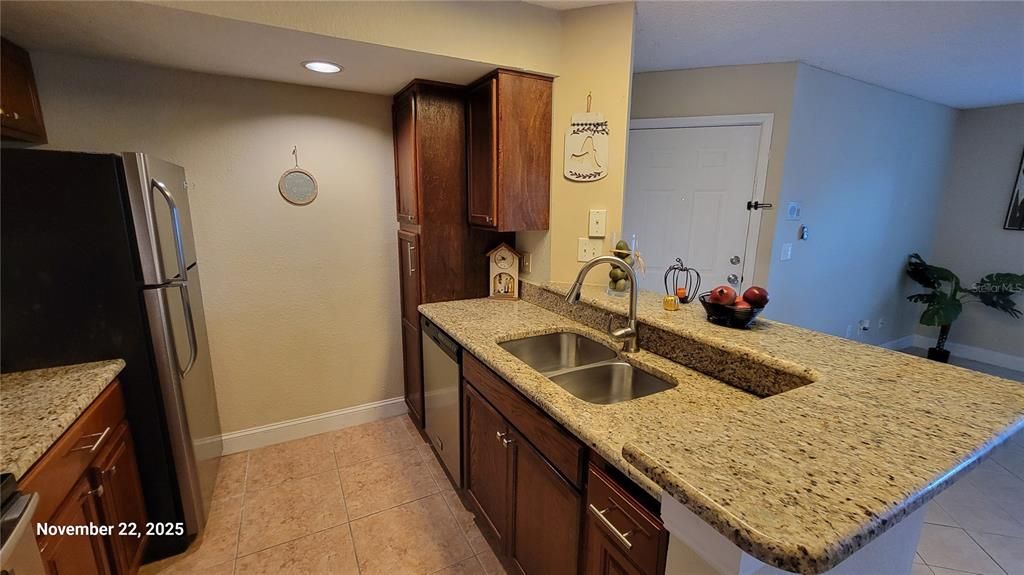 For Rent: $1,249 (1 beds, 1 baths, 636 Square Feet)