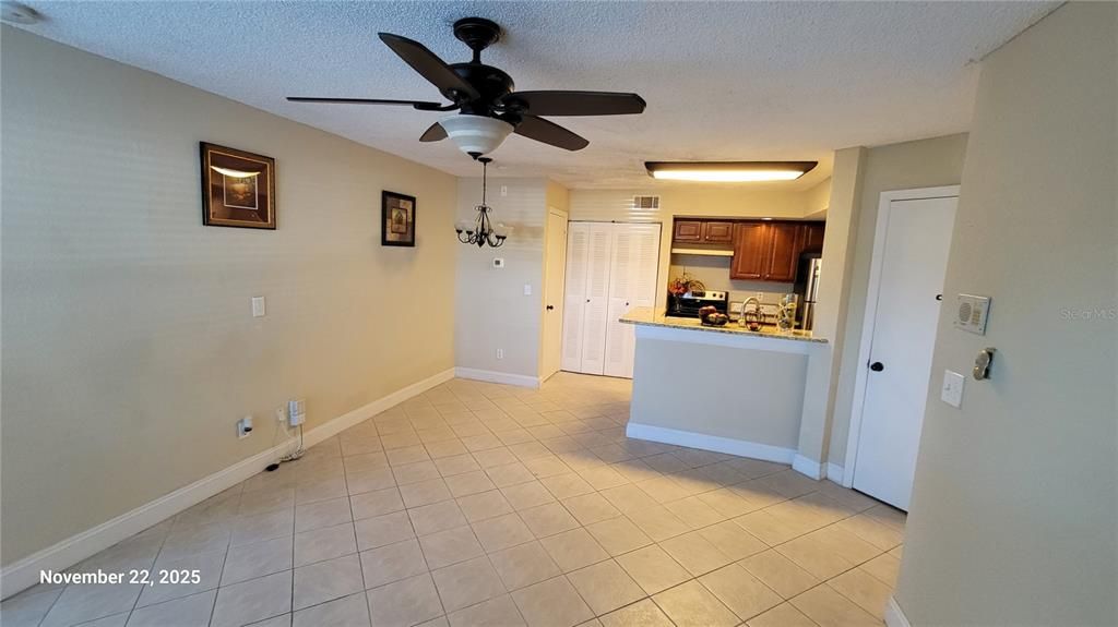 For Rent: $1,249 (1 beds, 1 baths, 636 Square Feet)