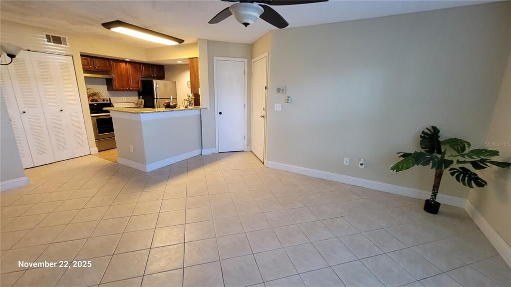 For Rent: $1,249 (1 beds, 1 baths, 636 Square Feet)