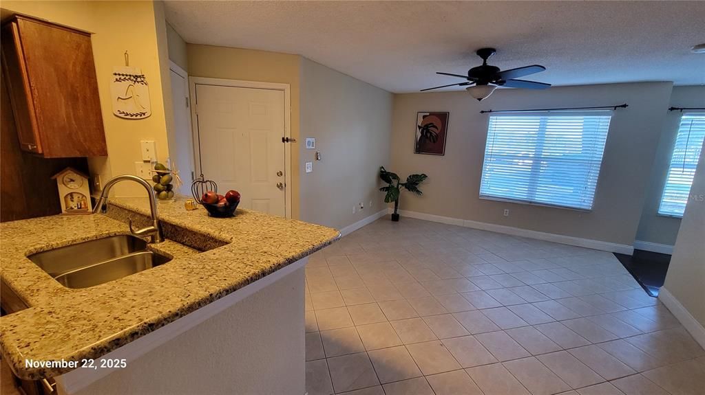 For Rent: $1,249 (1 beds, 1 baths, 636 Square Feet)