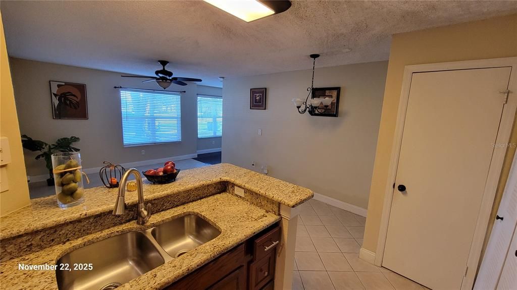 For Rent: $1,249 (1 beds, 1 baths, 636 Square Feet)