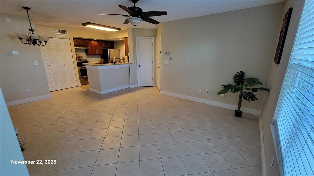For Rent: $1,249 (1 beds, 1 baths, 636 Square Feet)