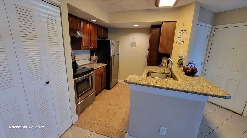 For Rent: $1,249 (1 beds, 1 baths, 636 Square Feet)