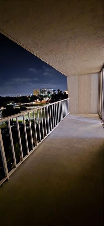 For Sale: $224,900 (1 beds, 1 baths, 725 Square Feet)