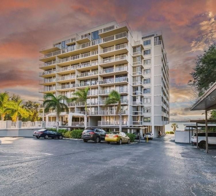 For Sale: $224,900 (1 beds, 1 baths, 725 Square Feet)