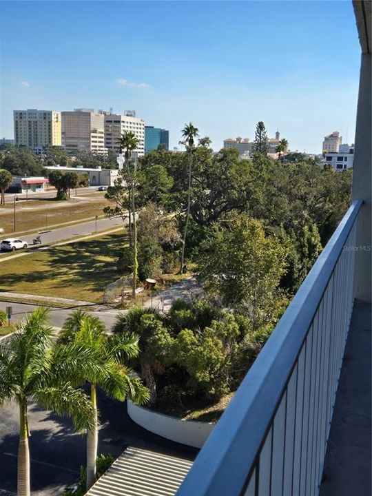 For Sale: $224,900 (1 beds, 1 baths, 725 Square Feet)