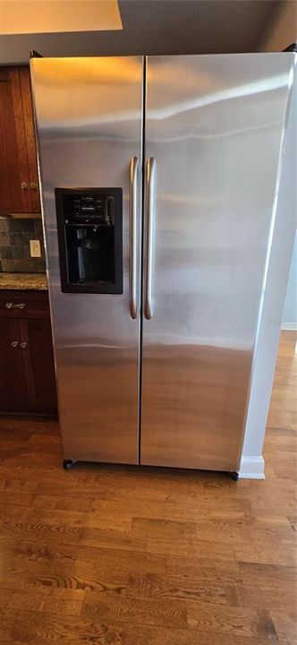 For Sale: $224,900 (1 beds, 1 baths, 725 Square Feet)